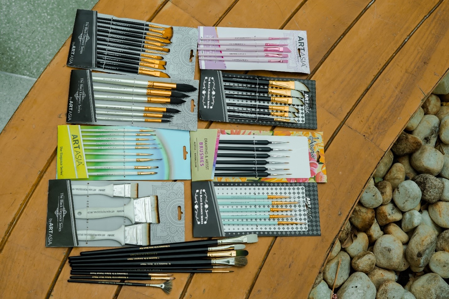 Basic Acrylic Painting Materials: Explore Creativa’s Essential Supplies for Every Artist